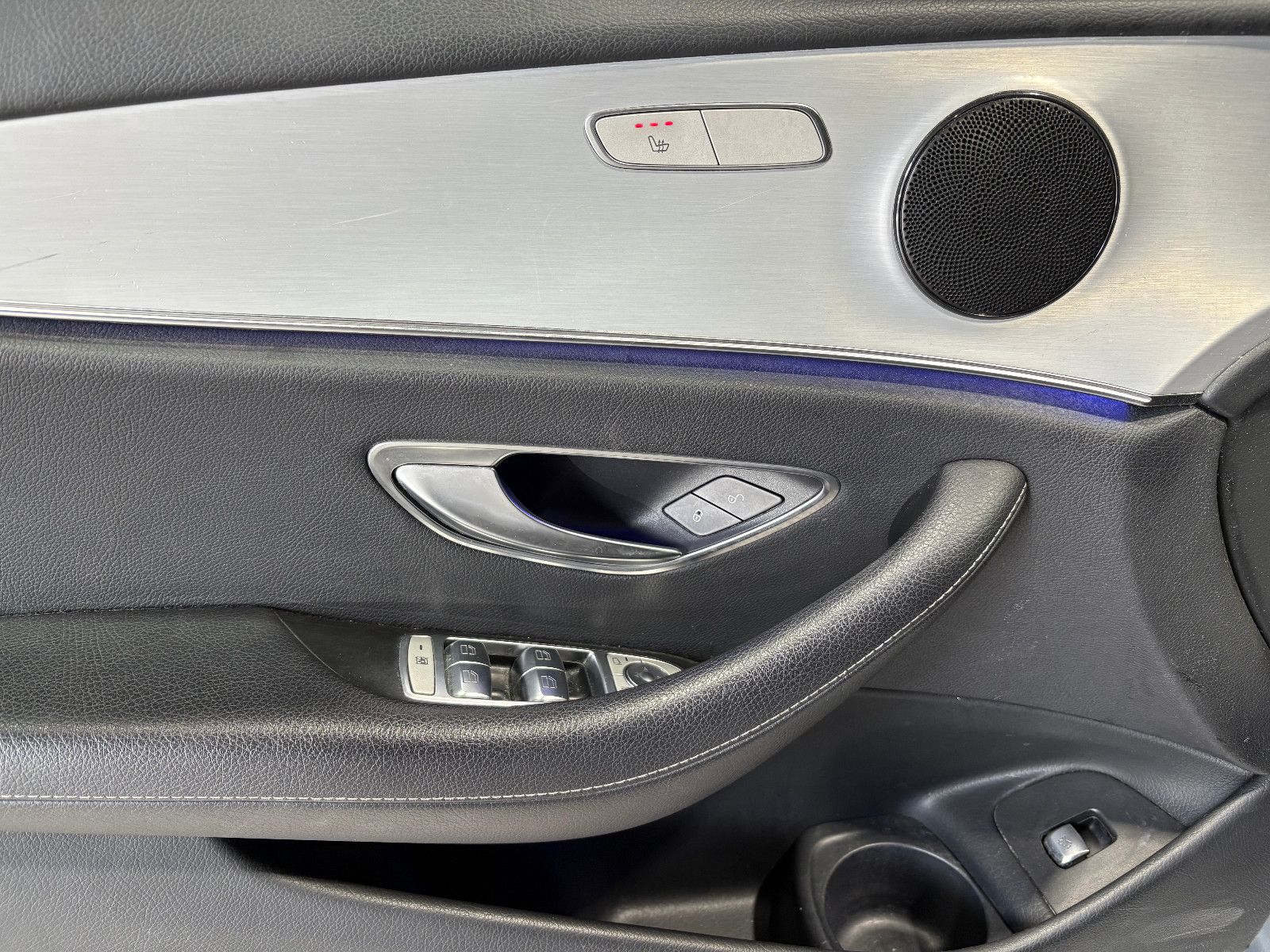 Fahrzeugabbildung Mercedes-Benz E 220 T-Modell d/NAVI/KAMERA/APPLE/AMBIENTE/ACC