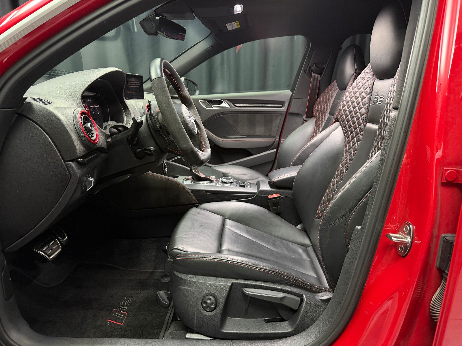 Fahrzeugabbildung Audi RS3 Sportback 2.5 TFSI|EVENTUR|BTMIRS-SITZ|B&O|