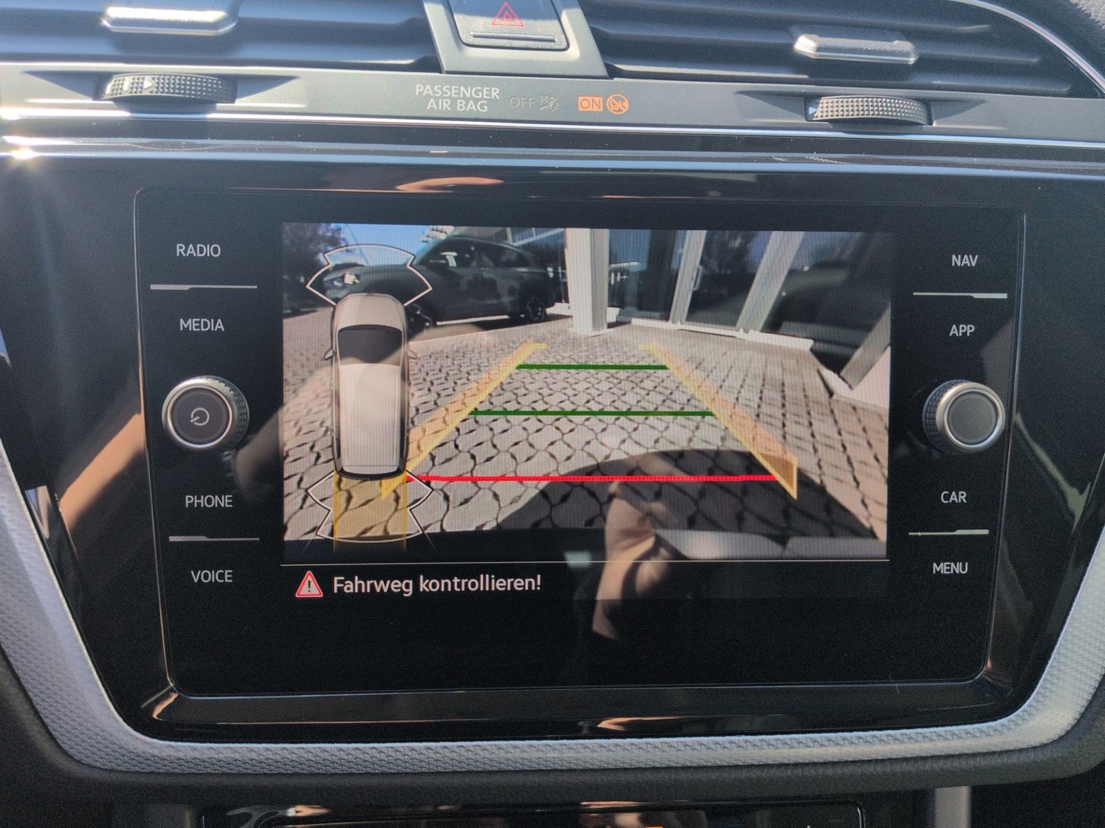 Touran 1.5 TSI DSG R line PANO+RFK+7SITZE+AHK+