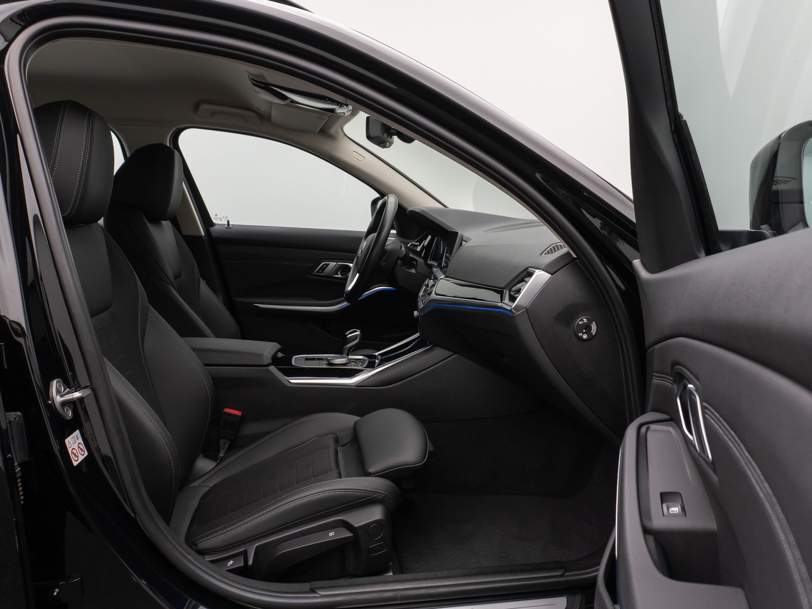 Fahrzeugabbildung BMW 320d SportLine DAB PDC Geschwindigkeitsreg Alarm