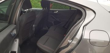 Fahrzeugabbildung Ford Focus Lim. ST-Line
