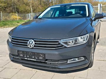 Volkswagen Passat - 1