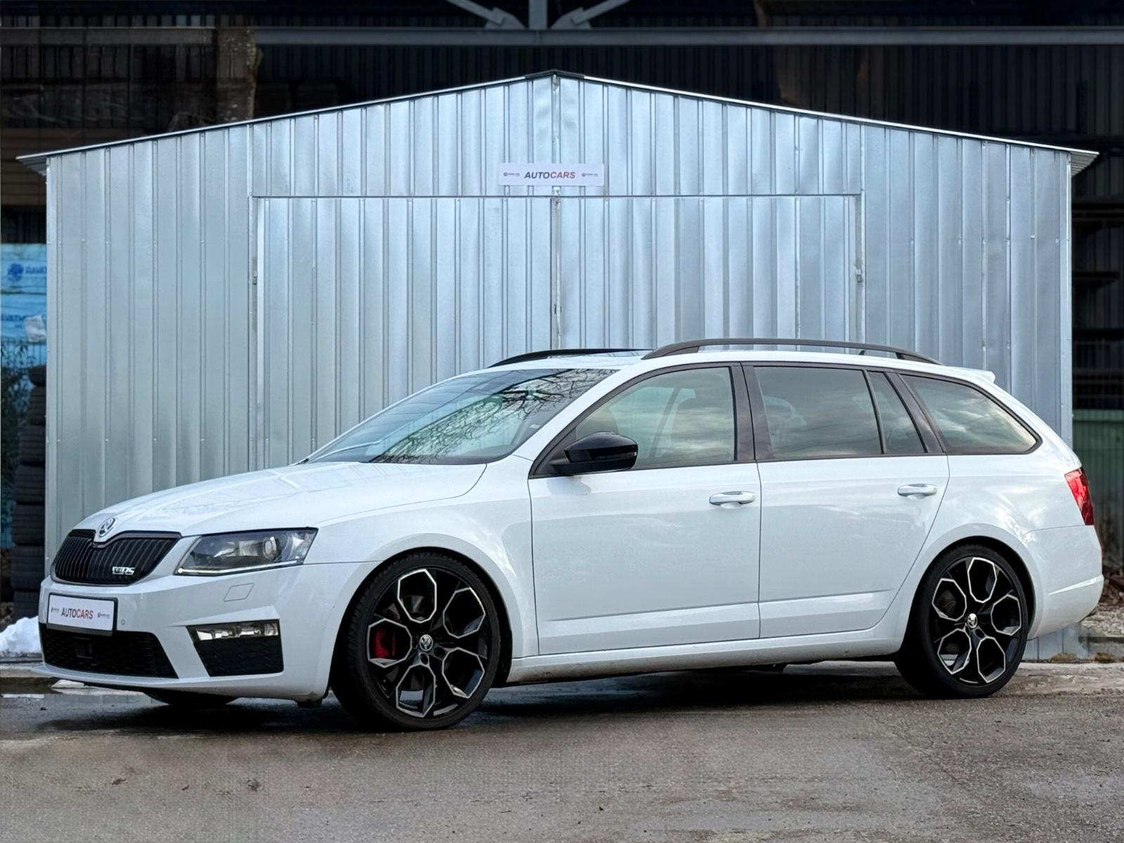 Skoda Octavia Combi RS/PANO/ACC/APPLE-C/KAM/XEN/CANFON
