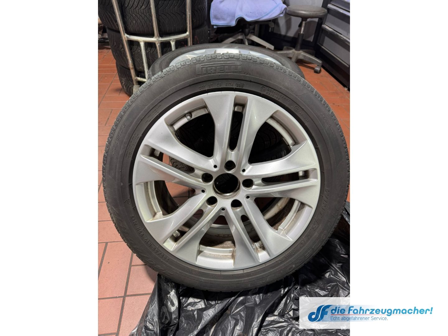 Fahrzeugabbildung Mercedes-Benz E 200 BlueTec Niveau AHK-klappbar LED Blendfreie