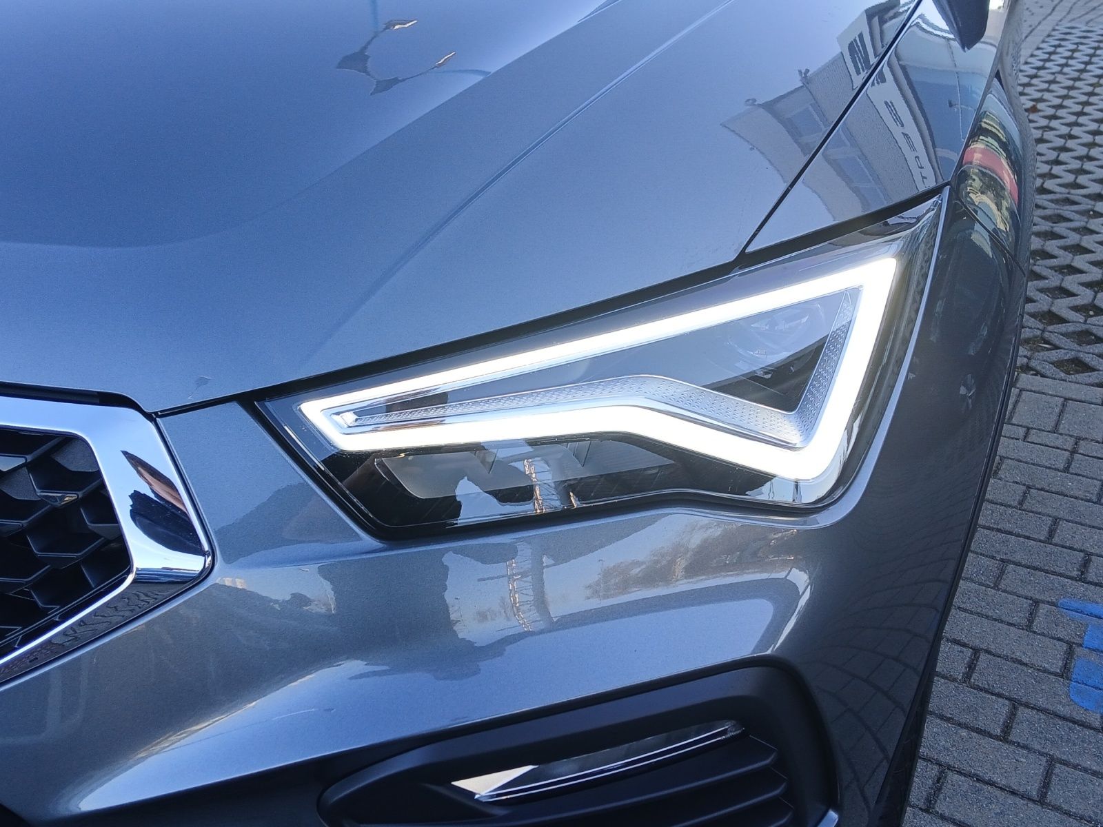 Fahrzeugabbildung SEAT Ateca 1.5 TSI DSG Road Edition LED Keyless