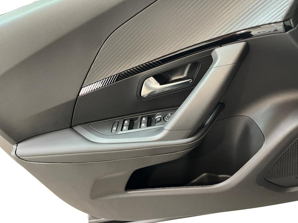 Peugeot 2008 Allure 1.2 PureTech Fahrassist+AHK+Cam+LED