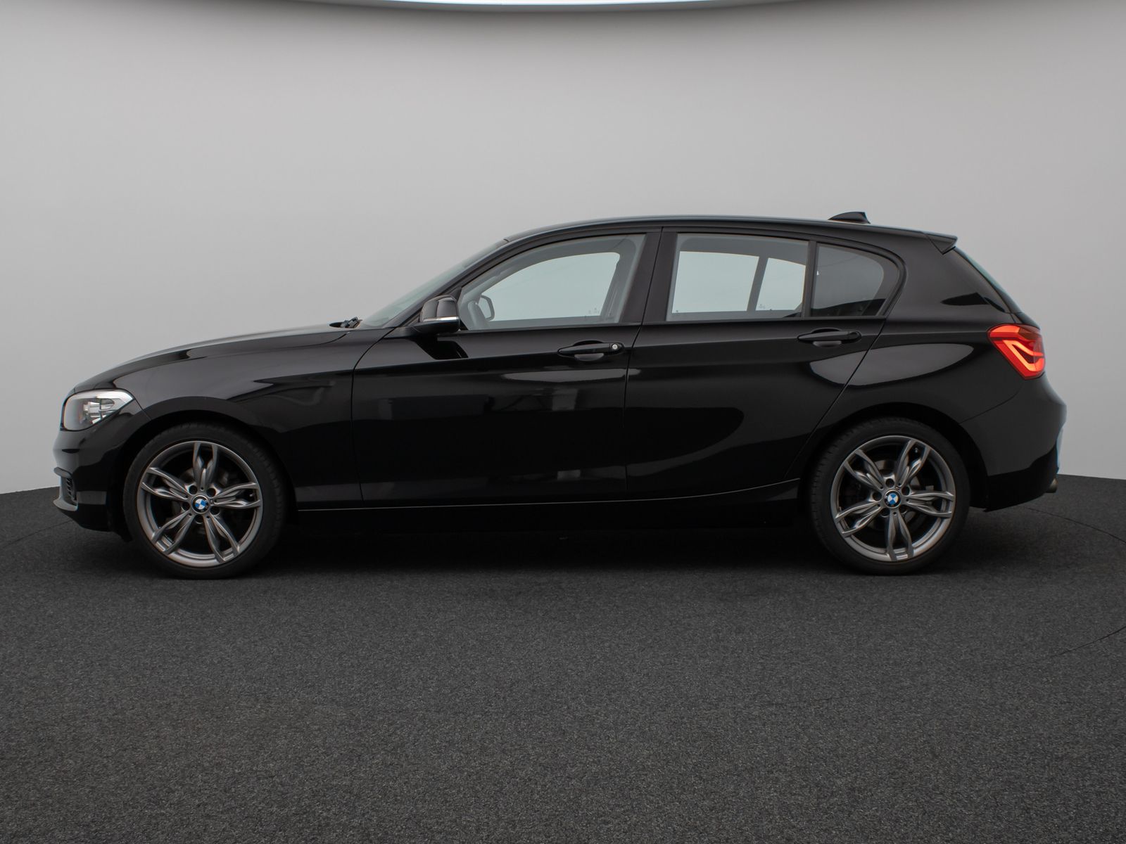 Fahrzeugabbildung BMW 118d Advantage PDChint Sitzhzg Geschwindigkeits