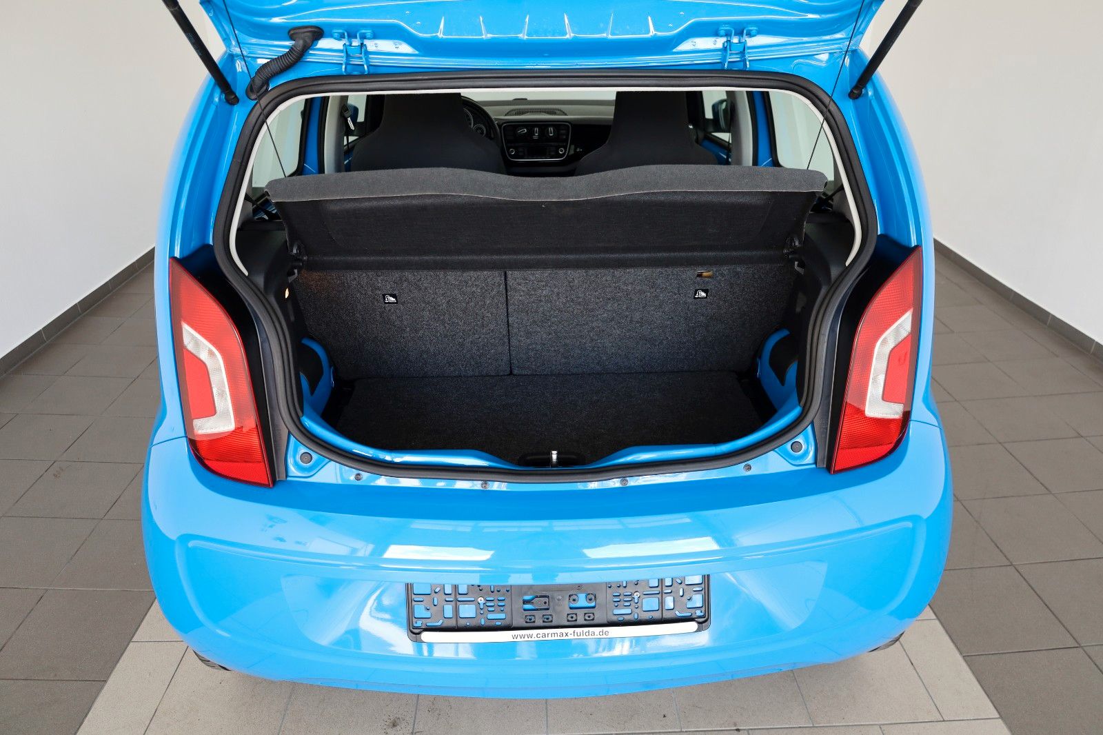 Fahrzeugabbildung Volkswagen up! high up! Klima, 8-fach bereift