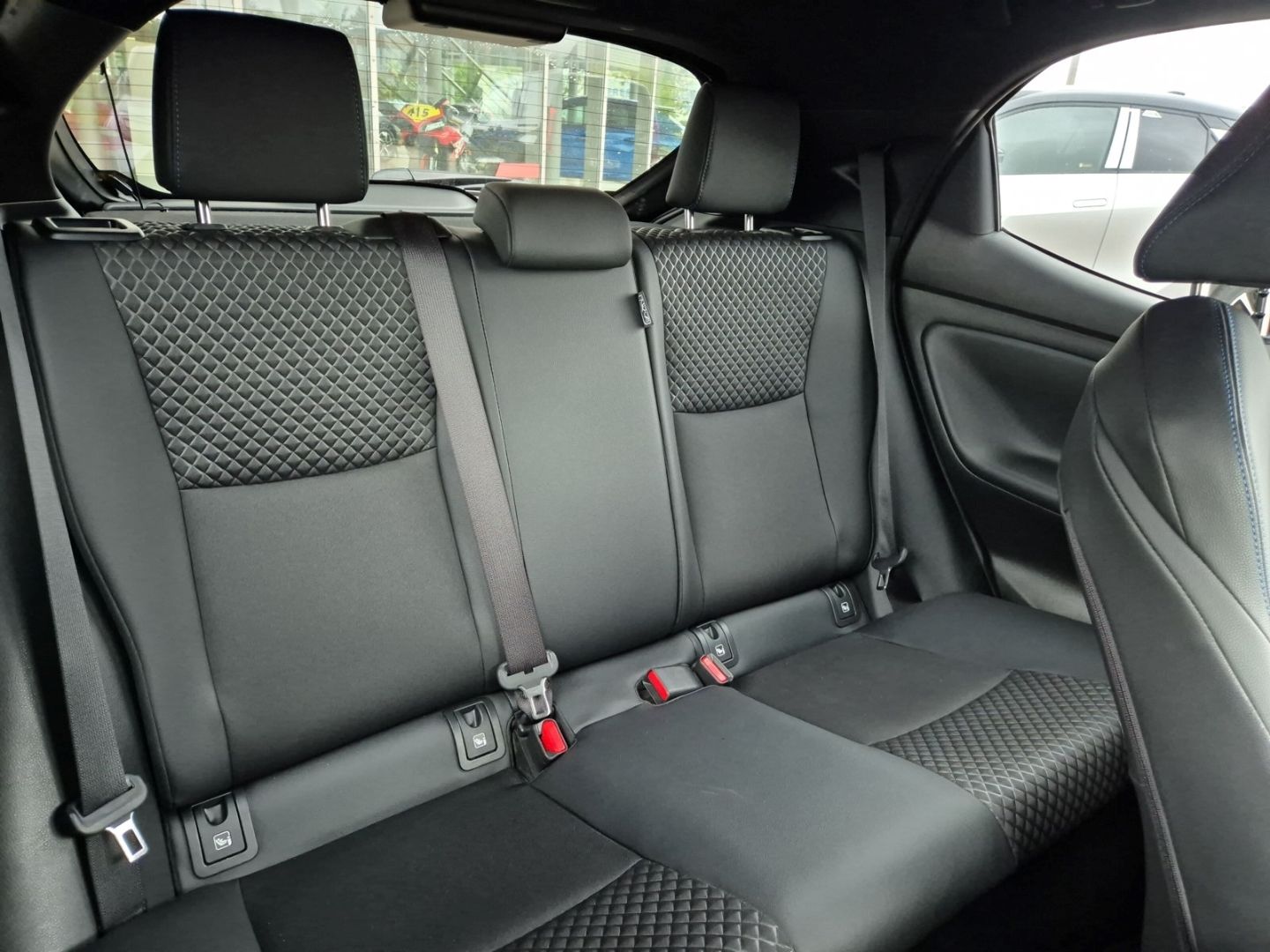 Fahrzeugabbildung Toyota Yaris Hybrid Premiere Edition 1.5 Dual-VVT-iE EU