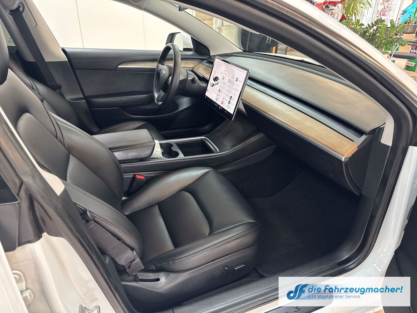 Fahrzeugabbildung Tesla Model 3 Basis RWD Soundsystem ACC El. Heckklappe