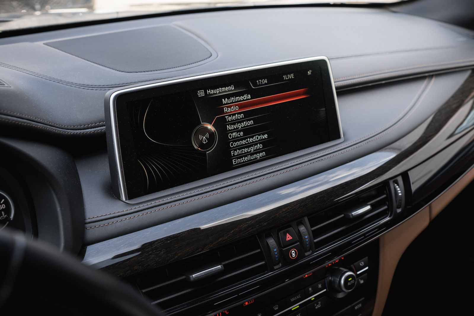 Fahrzeugabbildung BMW X6 xDrive 40 d - Nappa - HUD - AHK - InnoPaket