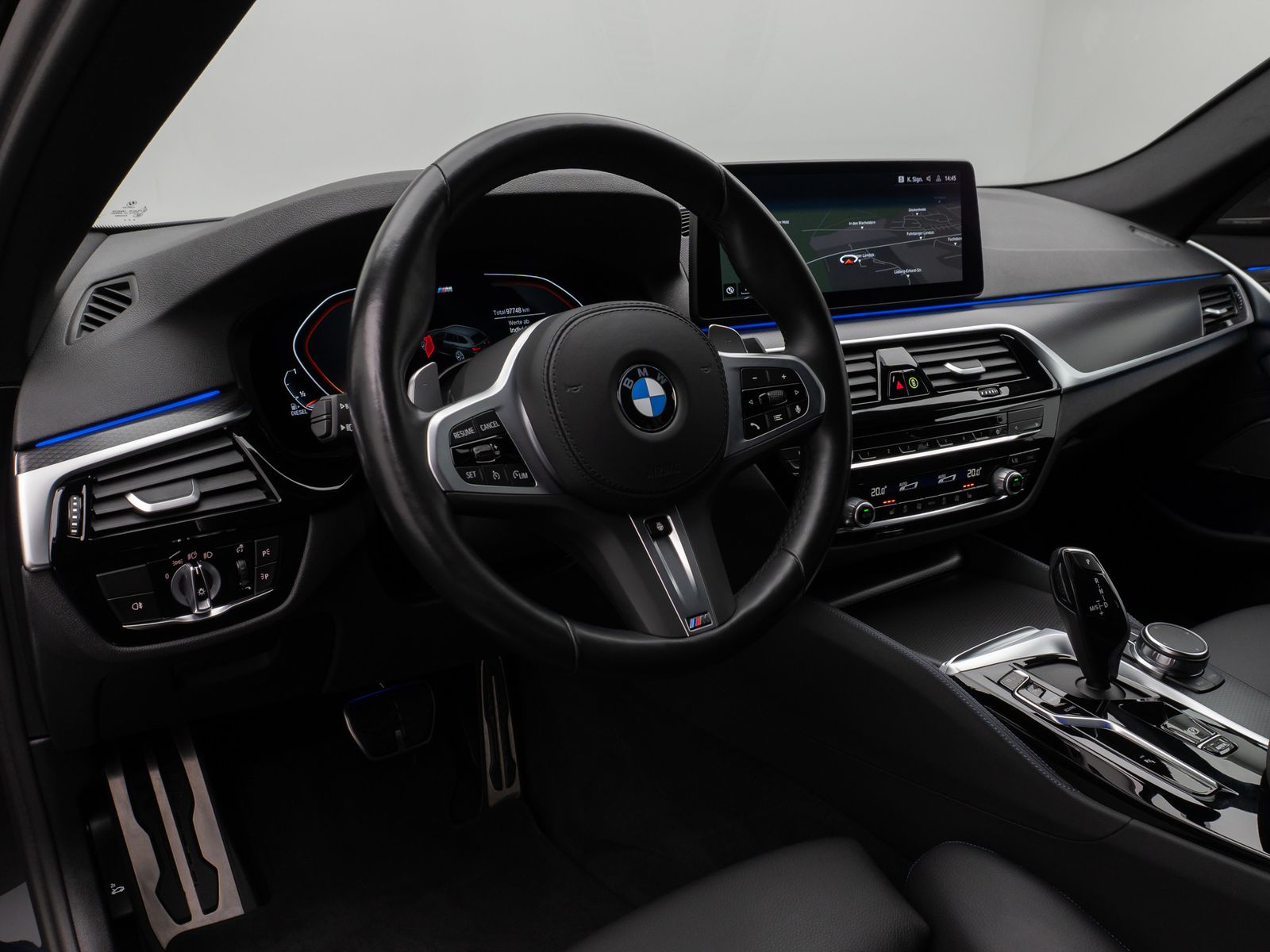 Fahrzeugabbildung BMW 530d xD M Sport Kamera HUD DAB H/K Komfort Alarm