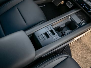 Hyundai Ioniq 6 Uniq Elektro 4WD Digitales Cockpit Navi