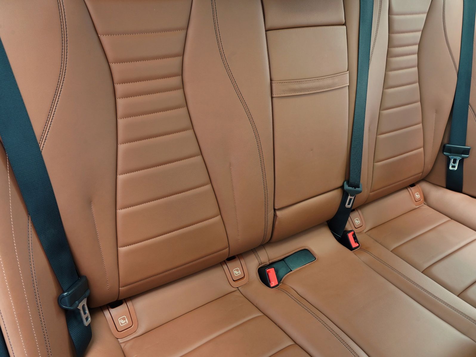Fahrzeugabbildung Mercedes-Benz E 300 de T 4Matic AMG Line DISTRONIC/PANORAMA