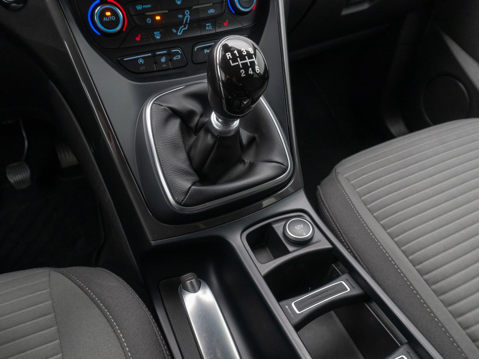 Fahrzeugabbildung Ford C-MAX Titanium Kamera HiFi Komfort Tempomat Navi