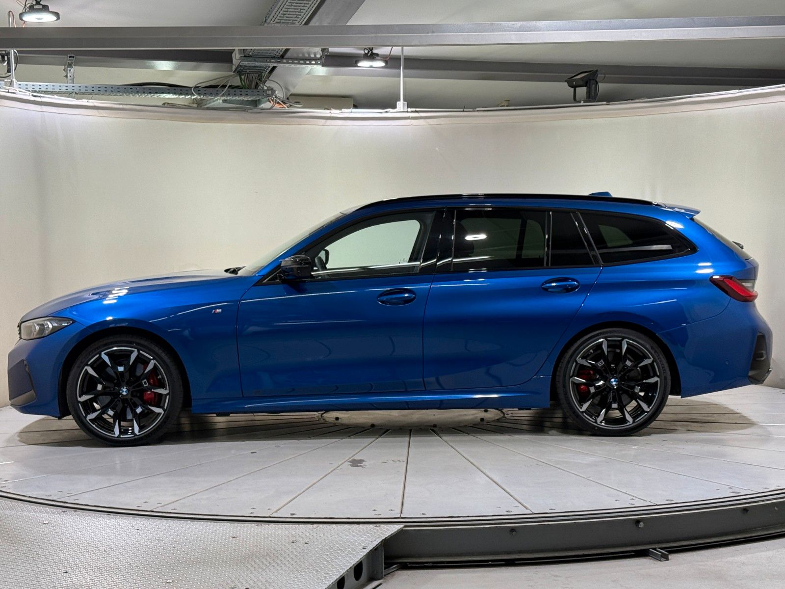 BMW M340i xDrive Touring Pro 392PS AHK Pano 360 HUD foto 2