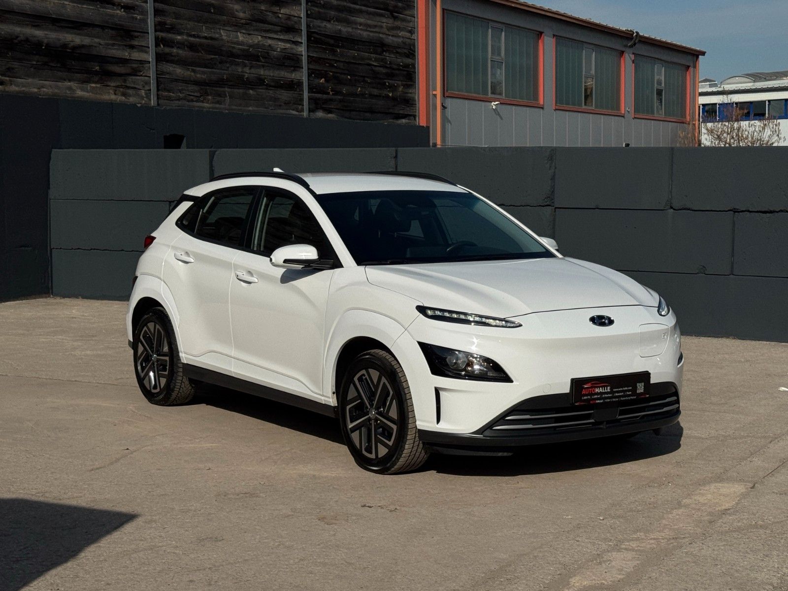 Fahrzeugabbildung Hyundai KONA E Select SHZ LHZ LKA ACC Navi CarPlay Wifi