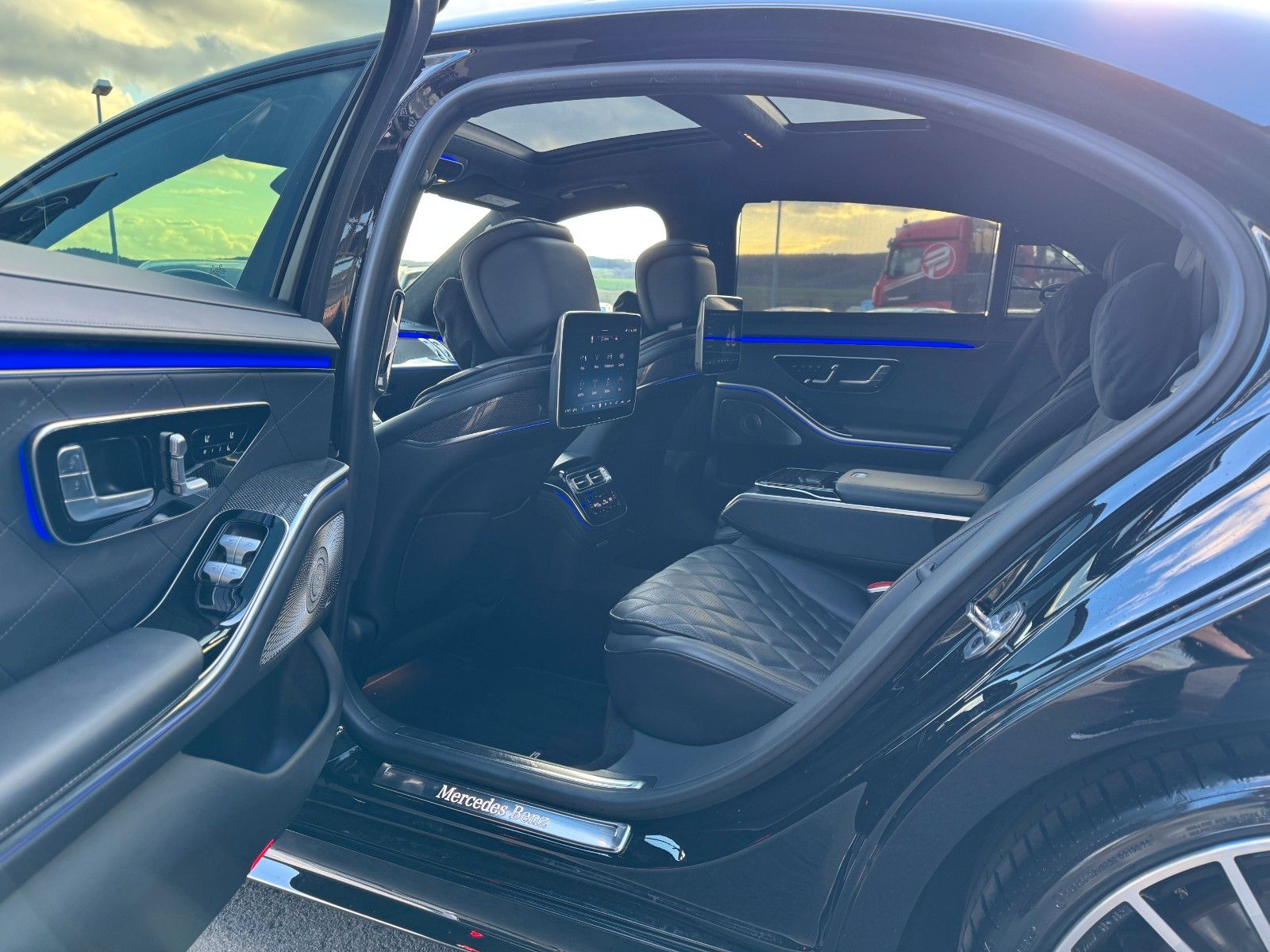 Fahrzeugabbildung Mercedes-Benz S 580 4M L VOLL+AMG+Chauffeur+STH+3D+Pano+