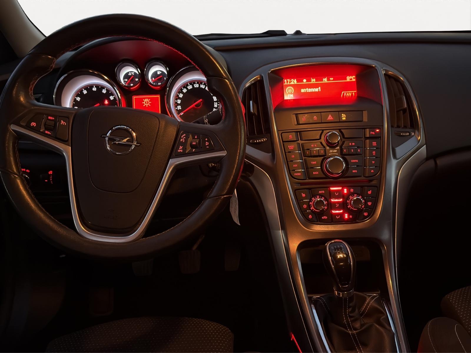 Opel Astra 2011 — photo 13