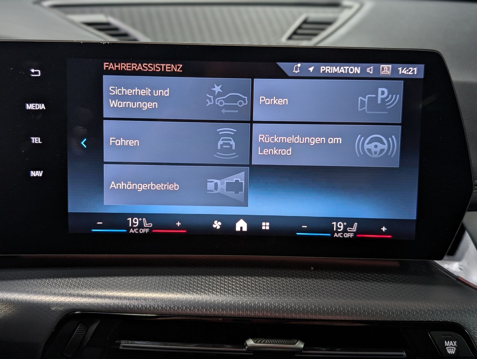 Fahrzeugabbildung BMW X1 18 d sDrive M Sport SHADOW AHK PANO KAM LEDER