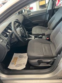 Volkswagen Golf - 8