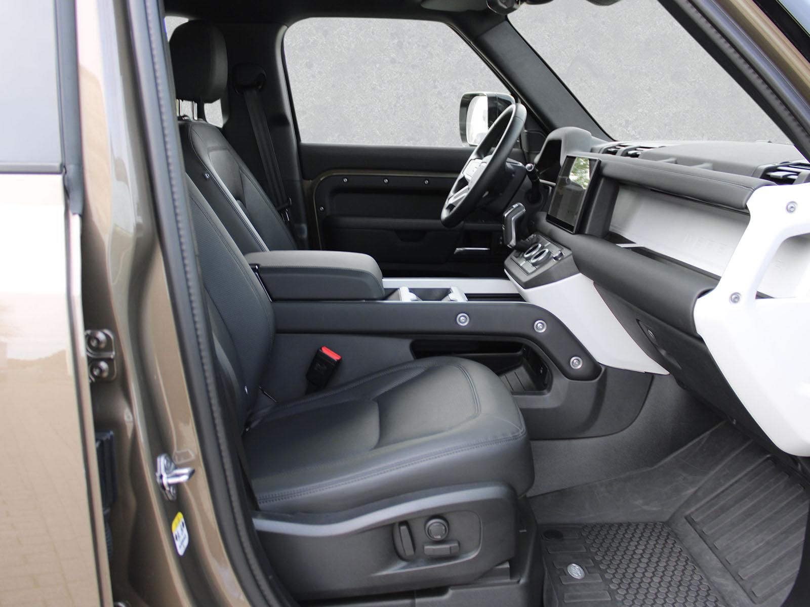 Fahrzeugabbildung Land Rover Defender 110 D250 X-Dynamic SE