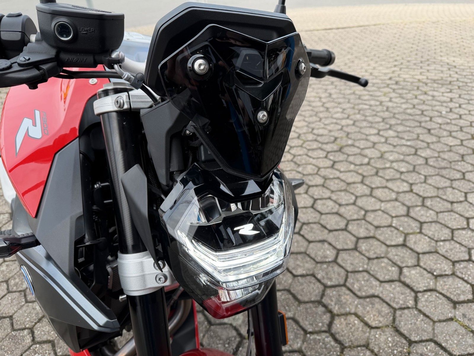 Fahrzeugabbildung BMW F 900 R wie Neu inkl. zubehör.
