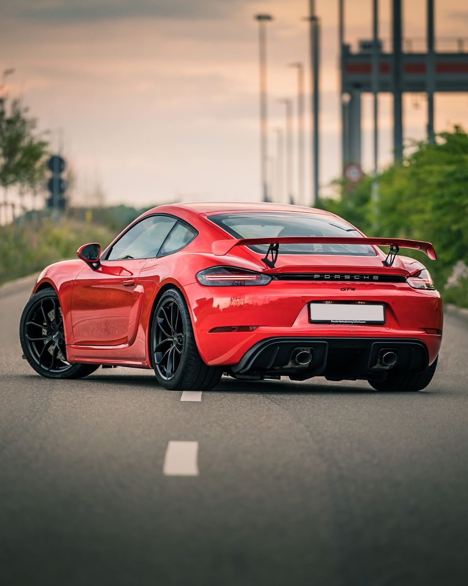 PORSCHE 718 Cayman GT4 PDK Clubsport Indischrot Bose