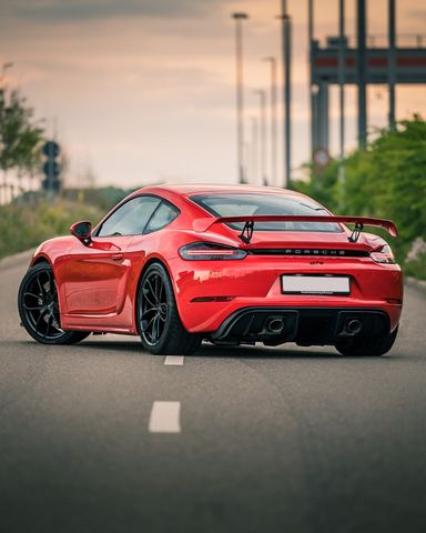 PORSCHE 718 Cayman GT4 PDK Clubsport Indischrot Bose