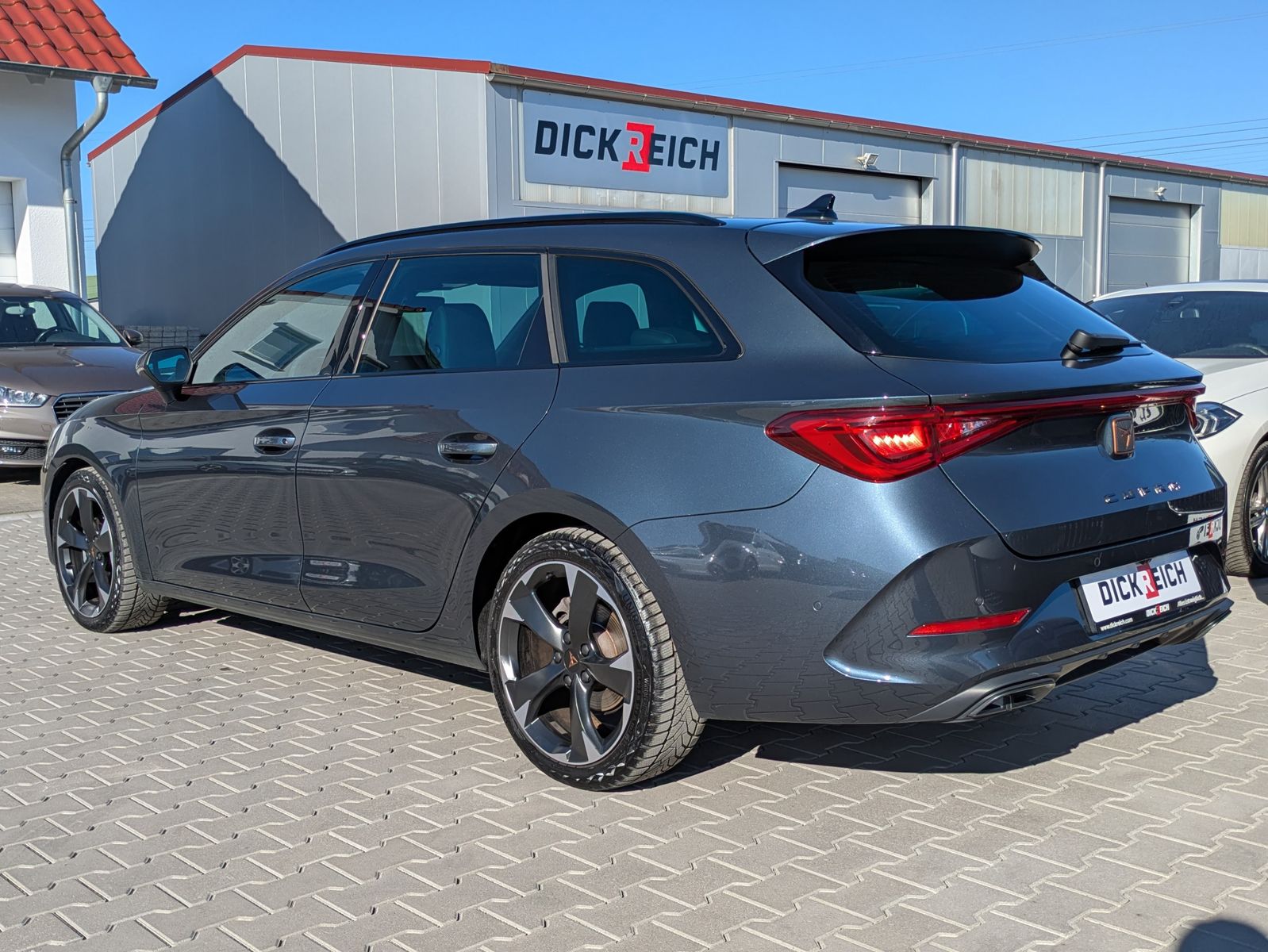 Fahrzeugabbildung CUPRA Leon 1.5 eTSI DSG MATRIX-LED*AHK*ACC*KAMERA*18"
