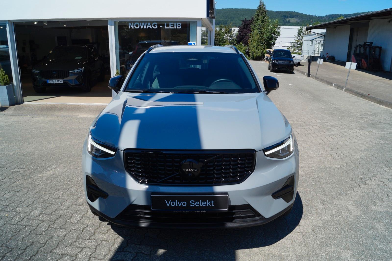 Volvo XC40 B3 Benzin 2WD Black Edition DKG/360°/Standh