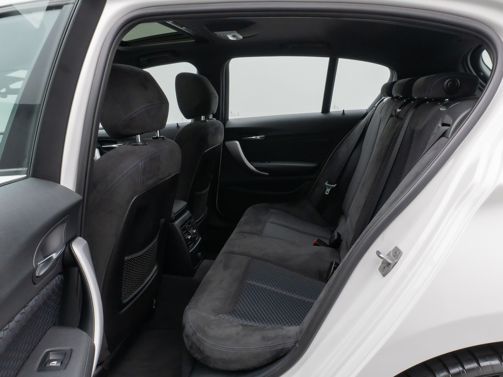 Fahrzeugabbildung BMW M135i xD Parkassist Glasdach H/K NaviPr Komfort