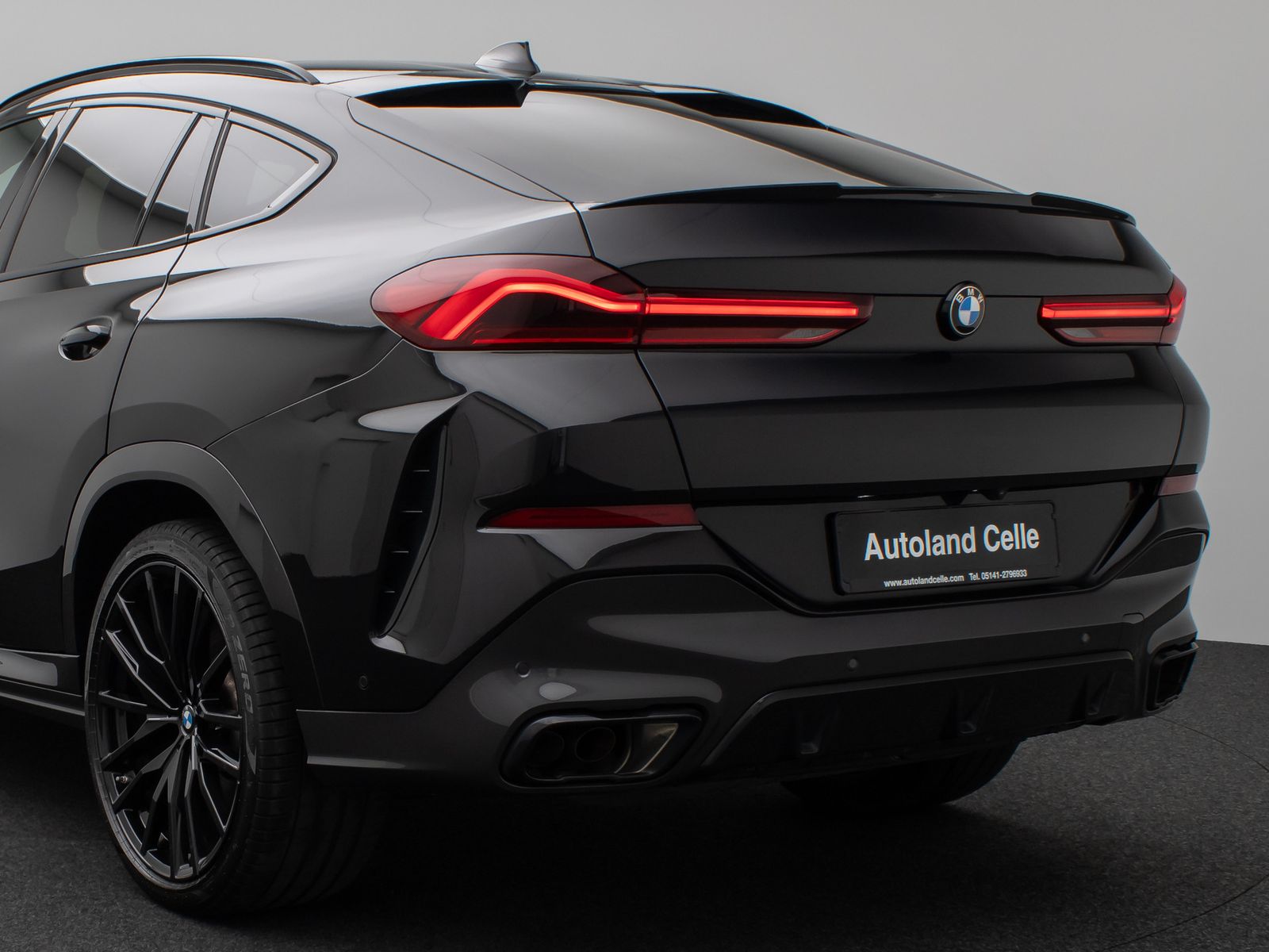 Fahrzeugabbildung BMW X6 M50i Panorama360°Laser Massage HUD B&W 22Zoll