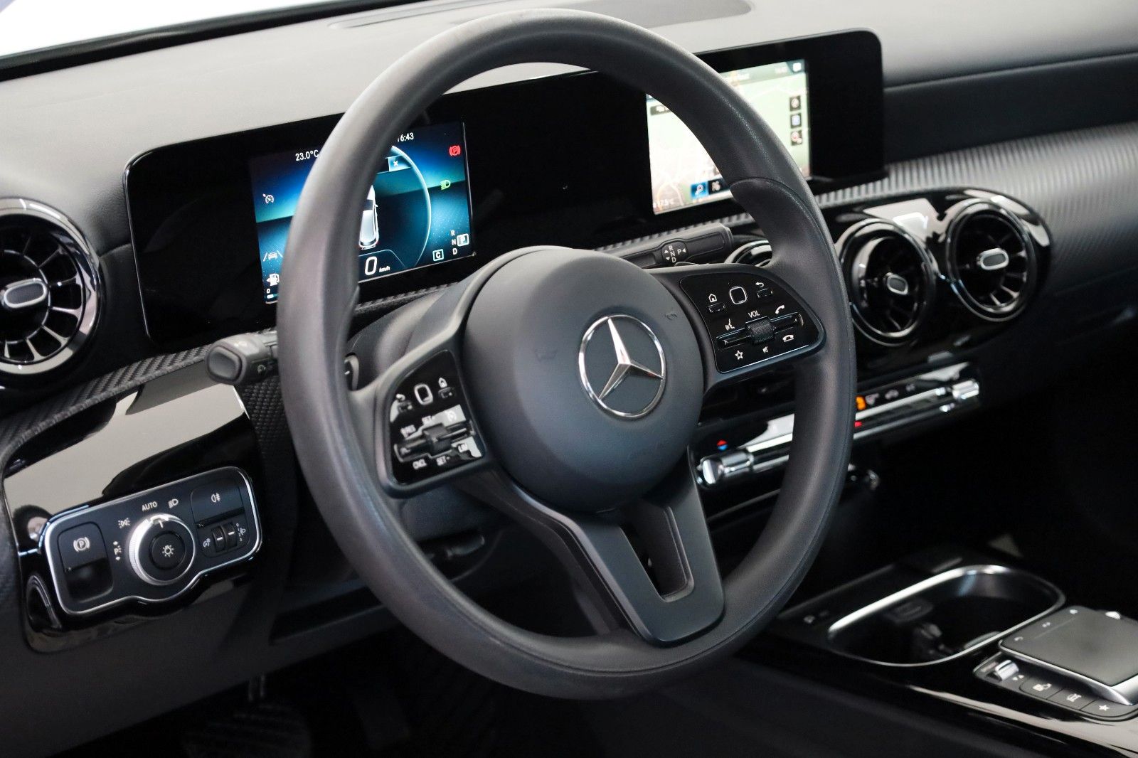 Fahrzeugabbildung Mercedes-Benz A 200d 4M Navi,Kamera,SH,PDC,Park Paket