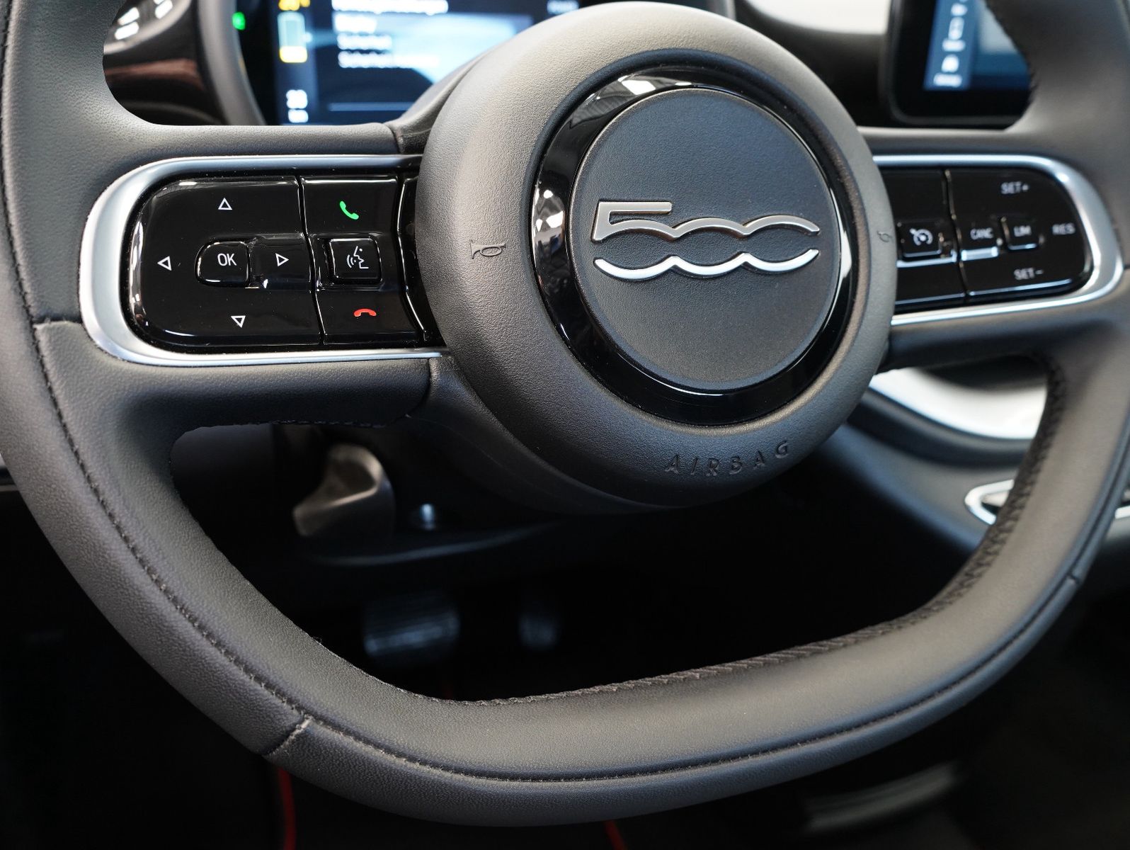 Fahrzeugabbildung Fiat 500e Icon DC-LADEN/NAVI/CARPLAY/DAB/SOH