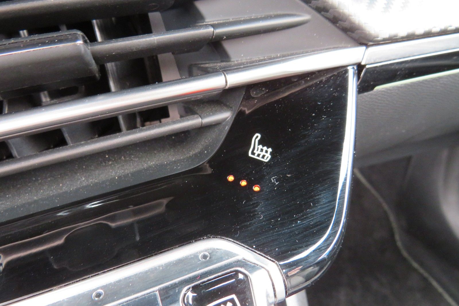 Fahrzeugabbildung Peugeot 2008 e- GT SITZH. NAVI KAMERA PDC 1.HD