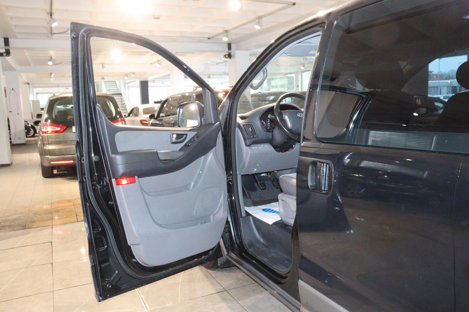 Hyundai H-1 Travel *8-Sitzer*Klima*PDC*AHK 2,3t