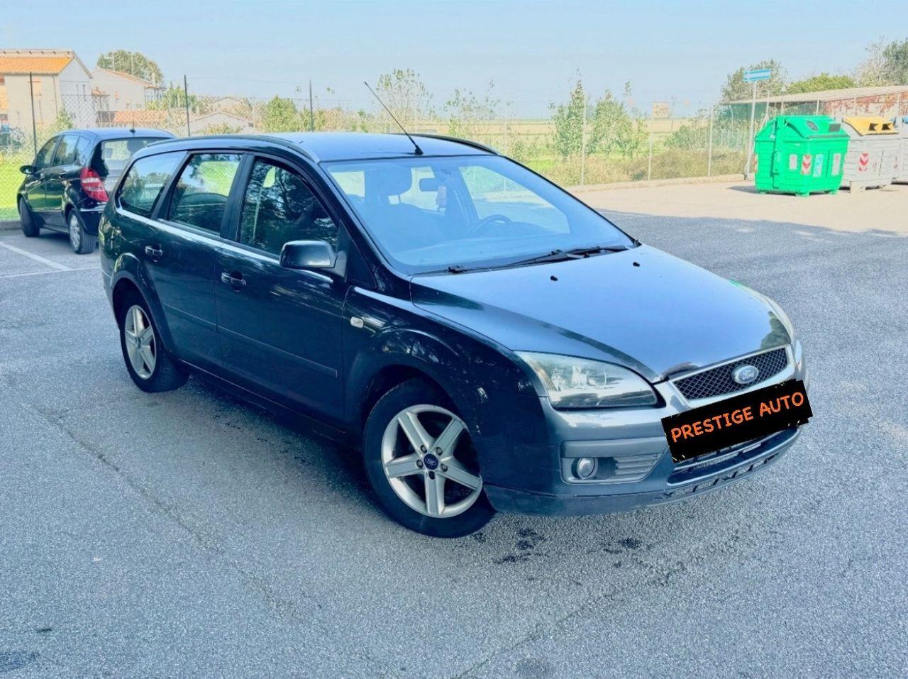 Ford Focus 2006 — салон