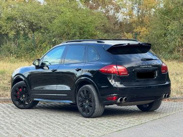 Porsche Cayenne - 4