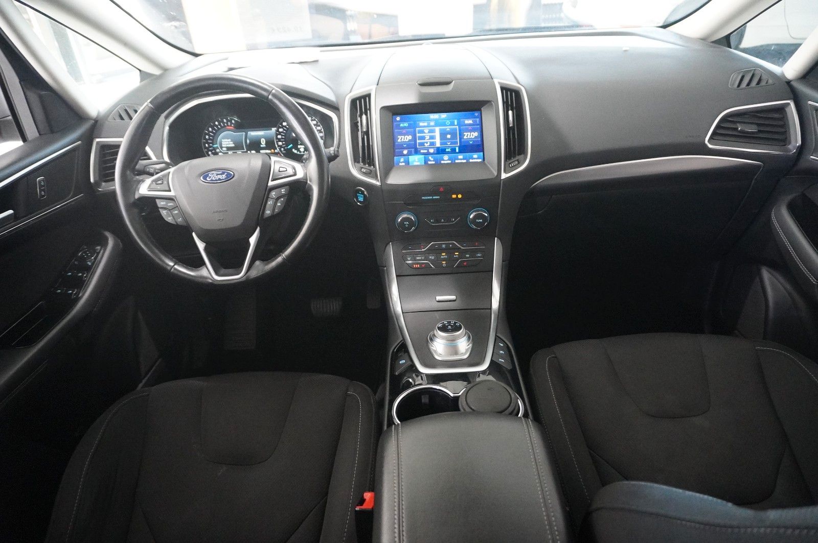 Fahrzeugabbildung Ford S-Max 2.0D TITANIUM NAVI/SHZ/KAMERA/SPORT/AHK