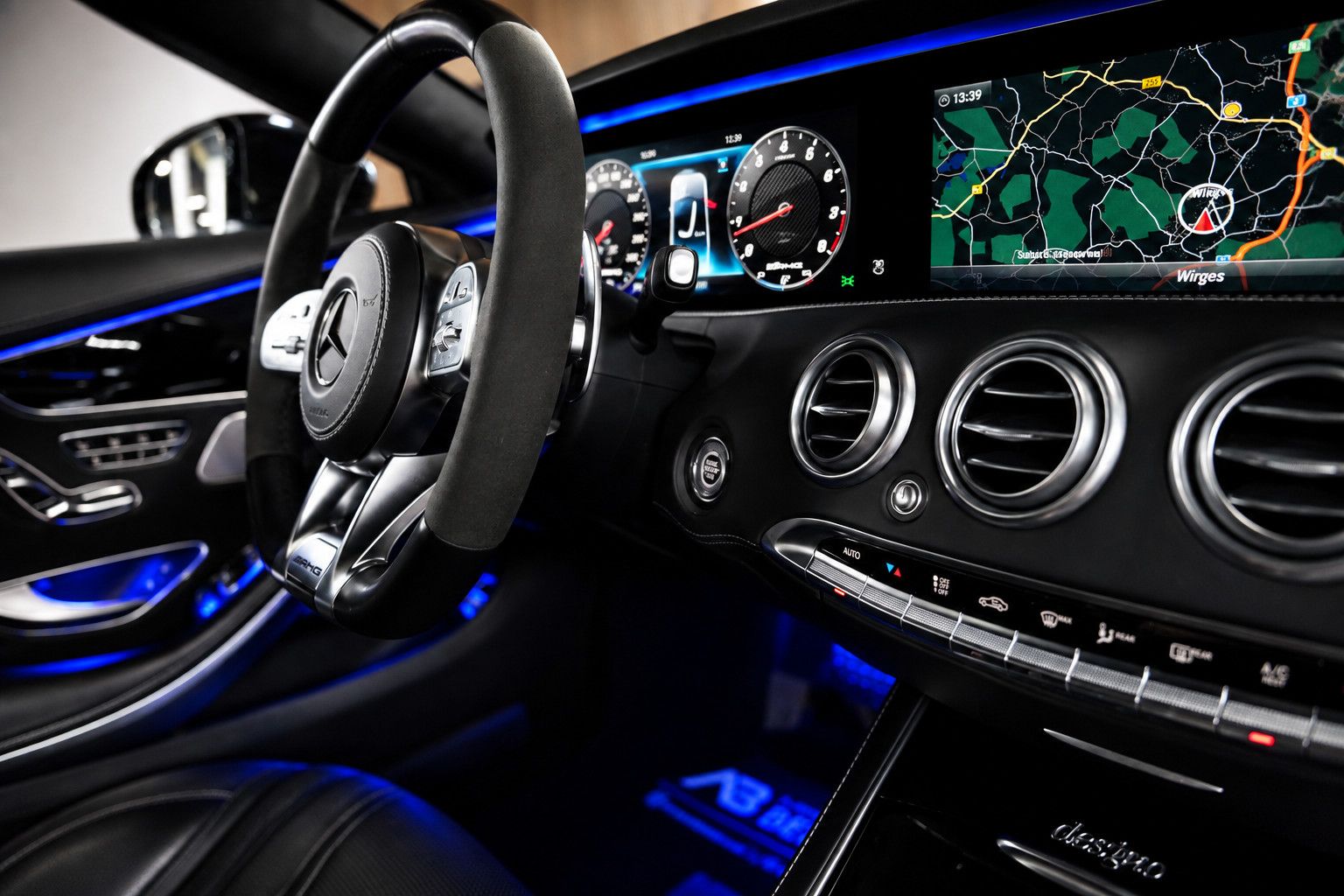 Fahrzeugabbildung Mercedes-Benz S S 63 AMG 4Matic *Pano*Designo*Ambiente*Carbon*