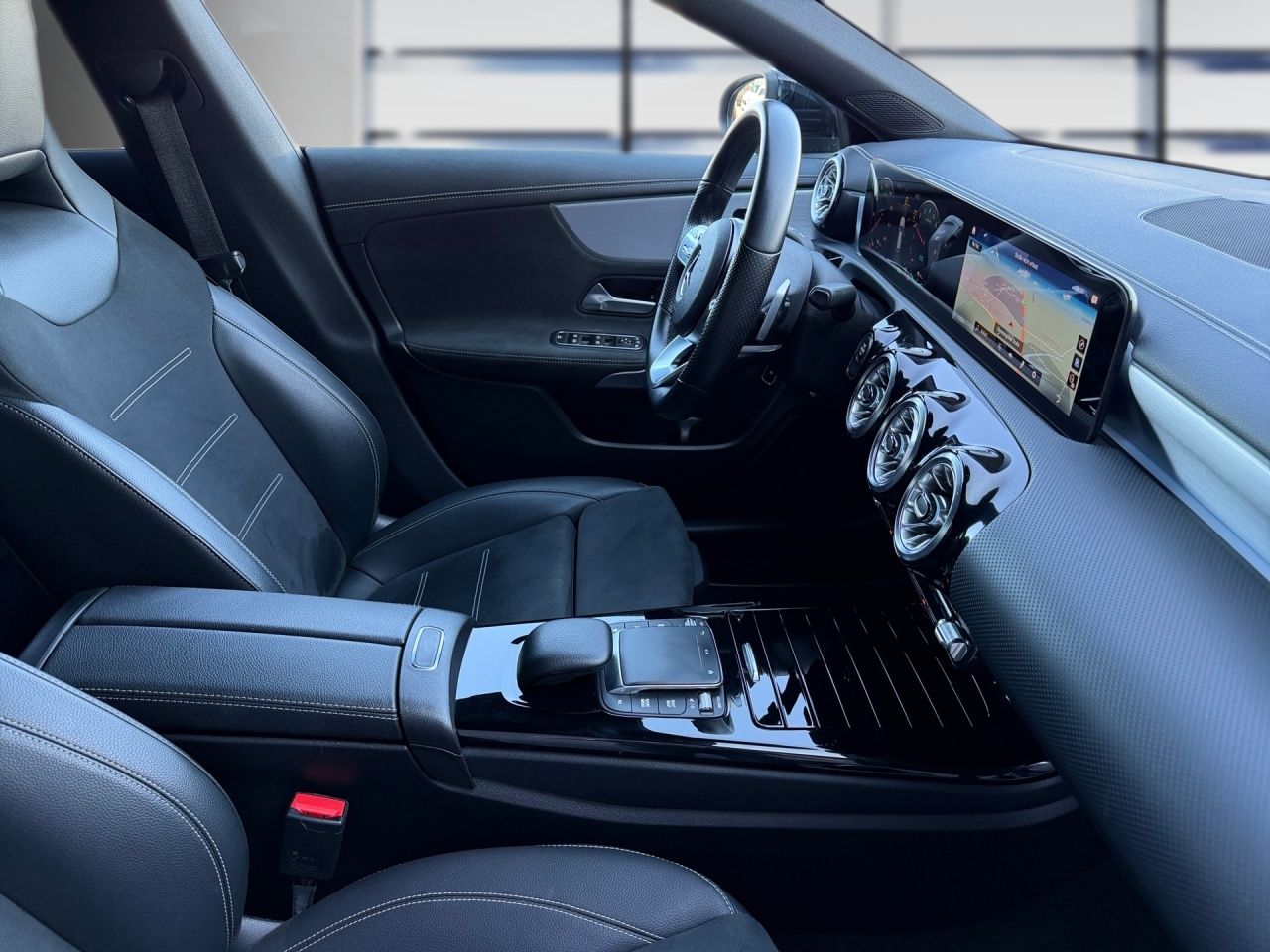 Fahrzeugabbildung Mercedes-Benz CLA 250 e SB AMG+AHK+NIGHT+DISTR+MULTIB+AMBIENTE