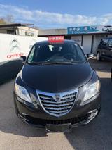 Lancia Ypsilon 1.2 69 CV 5 porte S&S Gold - schwarze Lancia Ypsilon