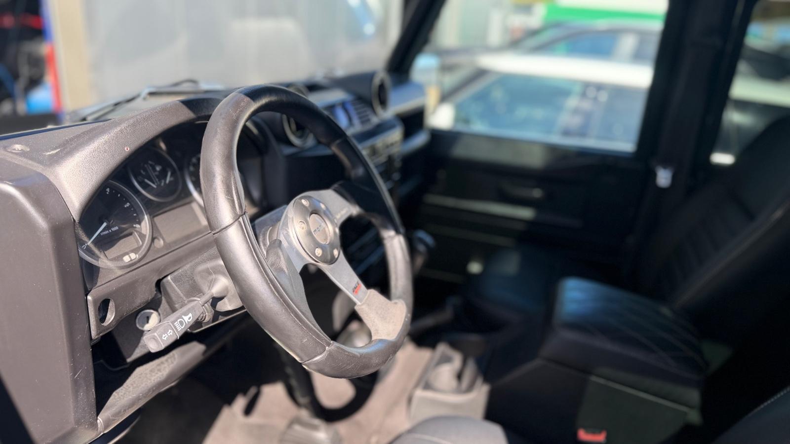 Land Rover Defender 110 Station Wagon 2.4 TD4 | 122 ch | BVM | Sièges sport chauffants | Attelage | Pare-brise chauffant | Jantes alliage