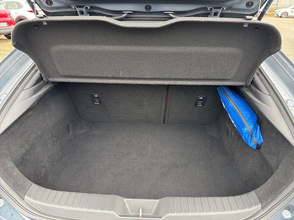 Fahrzeugabbildung Mazda 3 X 2.0i 186PS AWD A/T SELECTION DES-P PRE-P LED