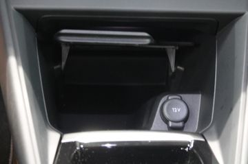 Fahrzeugabbildung Citroën e-C4 136 Shine Navi Kamera Kältepaket