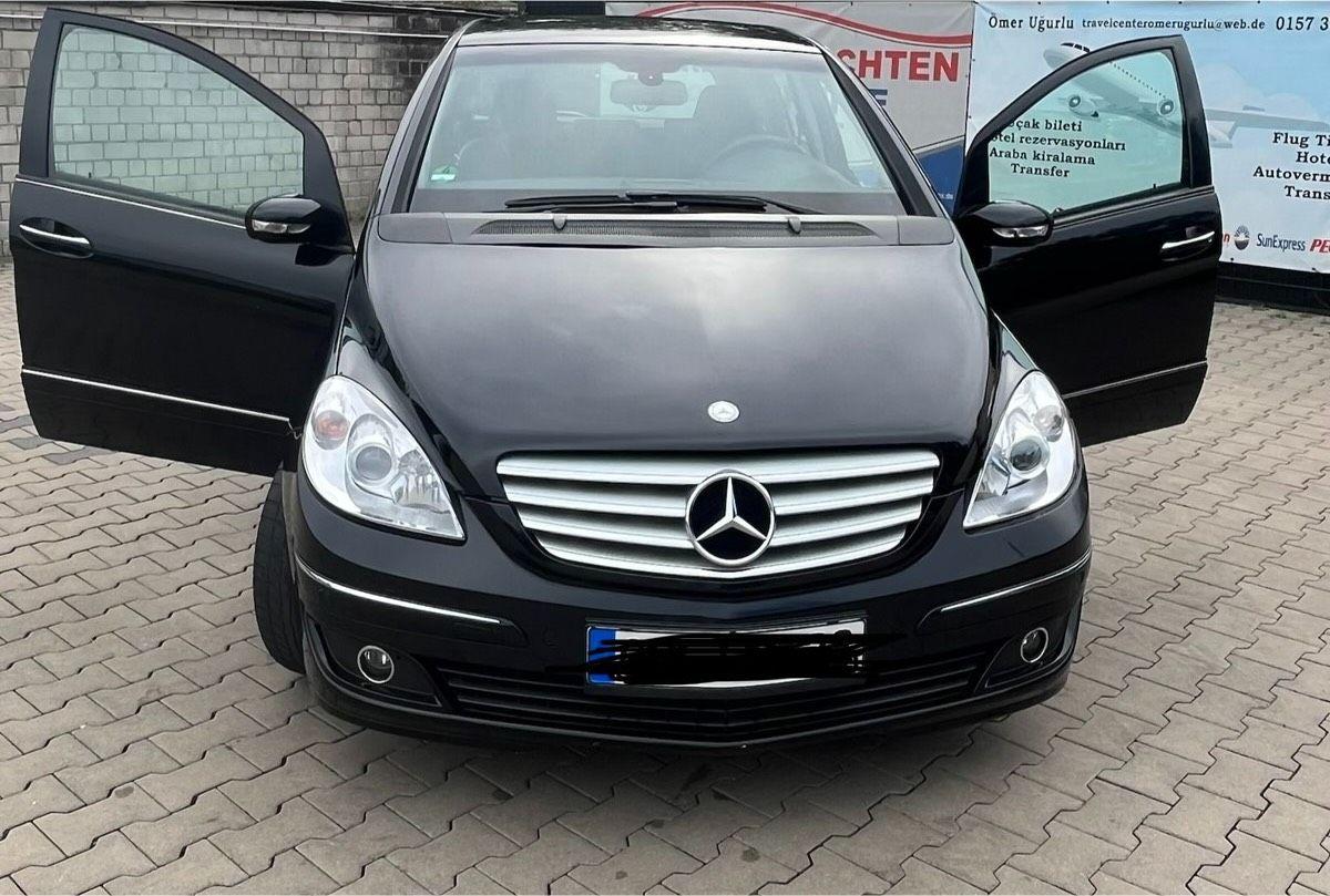 Mercedes-Benz B 180