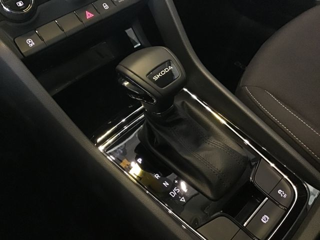 Fahrzeugabbildung Skoda Karoq Selection 1.5TSI DSG/ACC/SHZ/SmartLink/LED