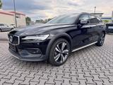 Volvo V60 B4 Cross Country Pro AWD - Volvo V60 in Mannheim
