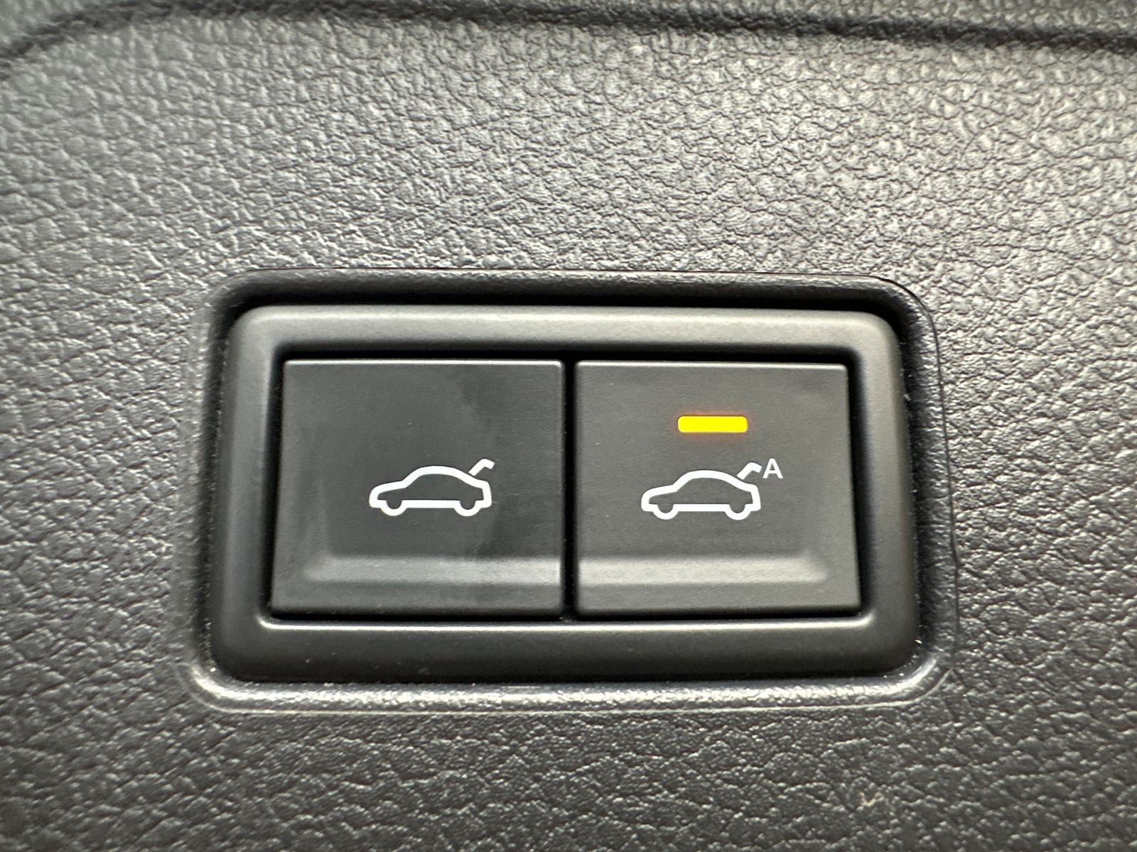 Fahrzeugabbildung Volkswagen Passat Variant 2.0 TDI DSG 4M R-Line NAV+LED+ACC